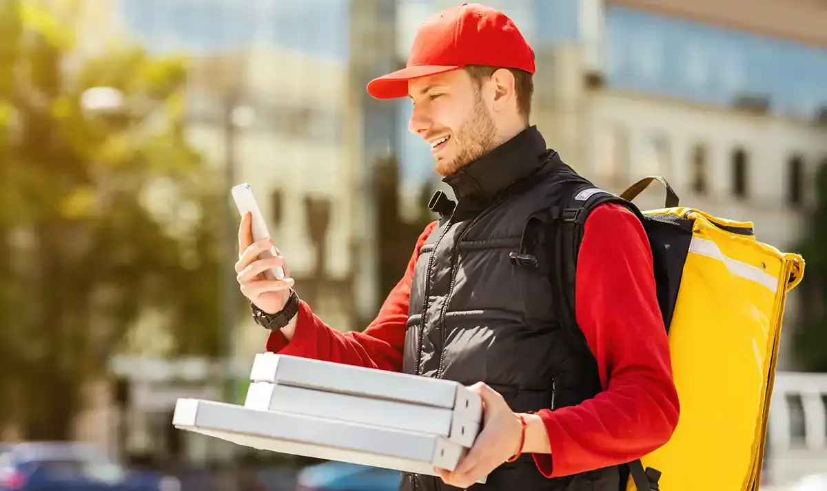https://marn.com/blog/wp-content/uploads/Restaurant-Online-Food-Delivery-1.webp