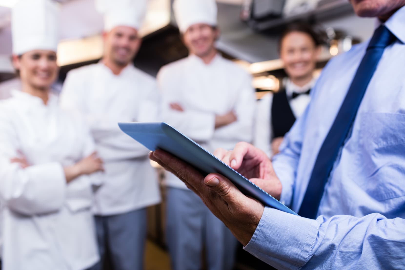 https://marn.com/blog/wp-content/uploads/manager-of-a-restaurant.jpg
