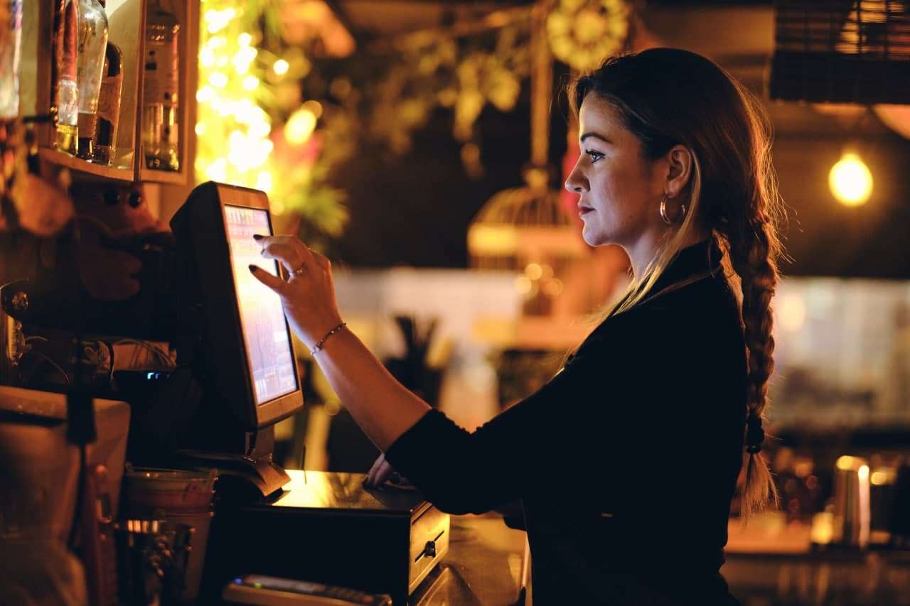https://marn.com/blog/wp-content/uploads/restaurant-cashier-customer-feedback-dffdd1da50737c9453dd7b7d43ca9f73.jpg