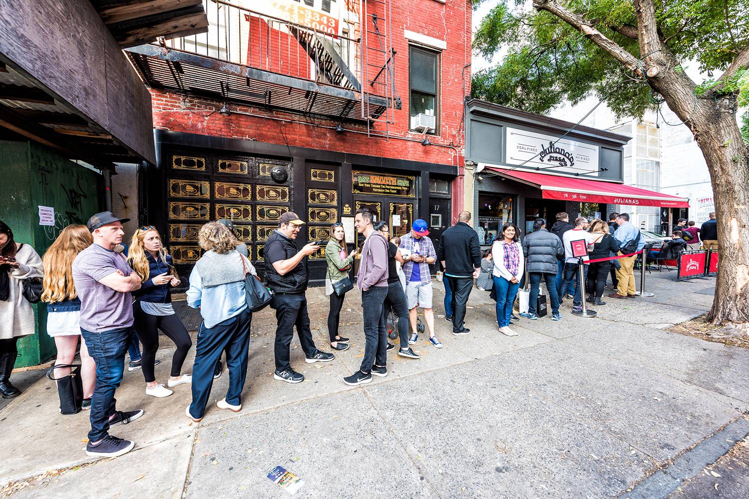 https://marn.com/blog/wp-content/uploads/why-some-businesses-want-you-to-wait-in-line_1500_1000_70.jpg